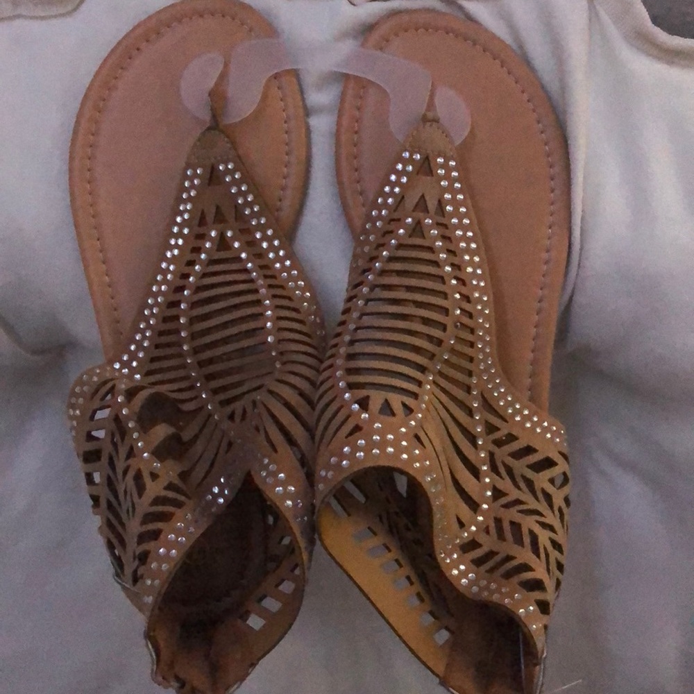 Beige sandals with rhinestones